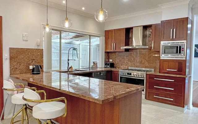 Hallam 5BRM Rental Entire House