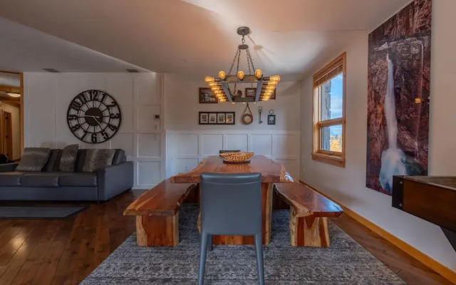 Rundle Cliffs Lodge by Canmore Premier