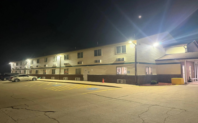 Super 8 by Wyndham Mendota I-39