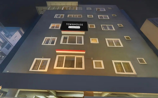 Spacious Comfort Stays Near Aerospace Museum