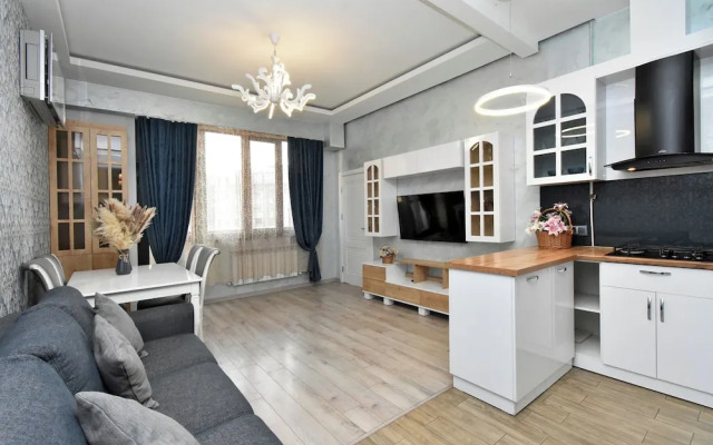 Teryan street apartment on 5 floor