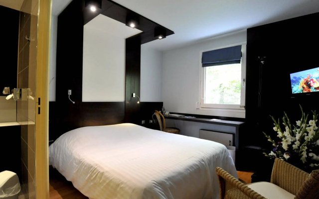 Cottage Hotel