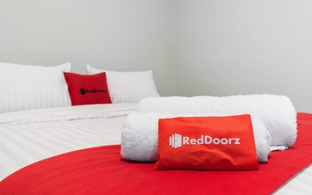 RedDoorz Plus near RS USU Medan 2