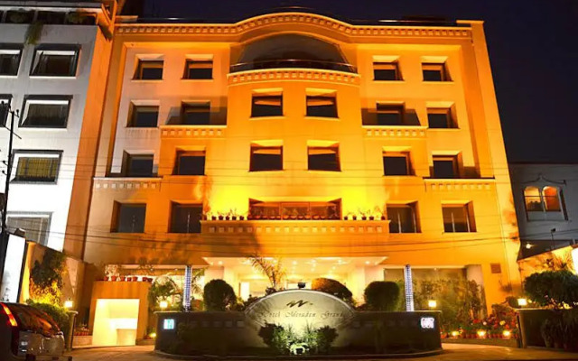 Hotel Meraden Grand