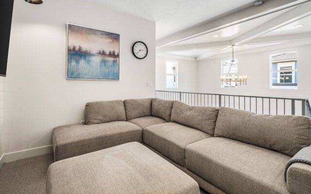 Desert Brooke 5 Bedroom Townhouse