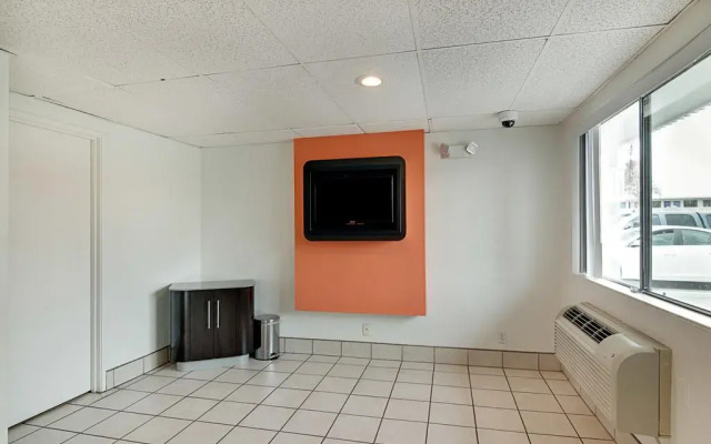 Motel 6 Ventura, CA - Beach