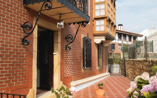 Villa colonial Jardin Algorta centro Puerto Viejo