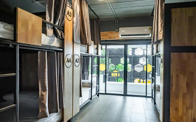Ray Coffee Bar & Hostel - Adults Only
