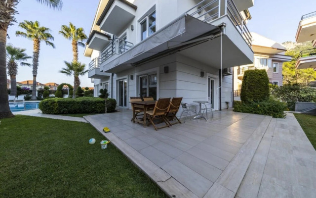 Central Villa With Garden and Pool in Kemer