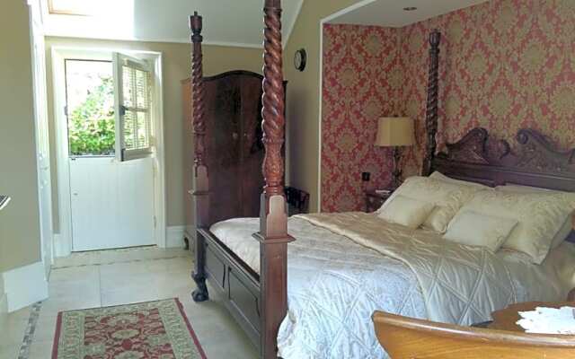 Riverside Lodge