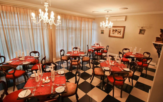 The Victorian 1906 Hotel