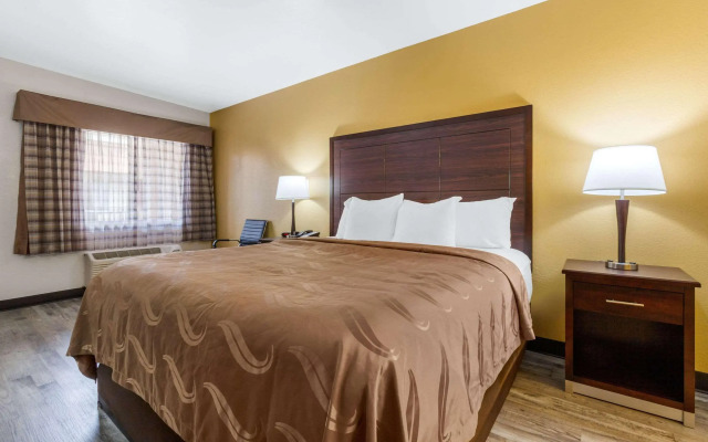 Quality Inn & Suites near Downtown Mesa