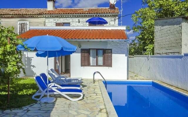 Rustic Villa in Žbandaj With Private Swimming Pool