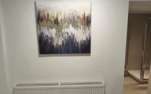 Leeds 3 Bed En-suites Apartment Retreat- Sleeps 9