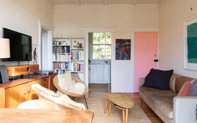 1930s Character 1 Bedroom Apartment With Sky Tower Views