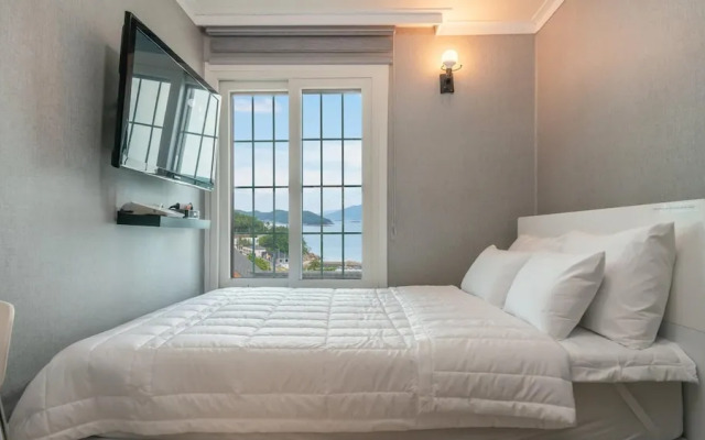 Yeosu Dulggot Pension