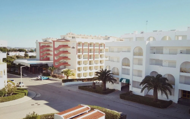 Apartamento Praia de Porches,izibookings