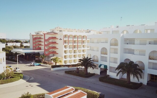 Apartamento Praia de Porches,izibookings