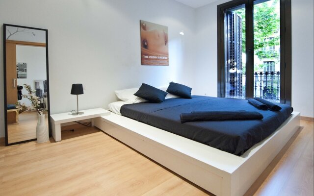 Roger de Lluria Design Aparments