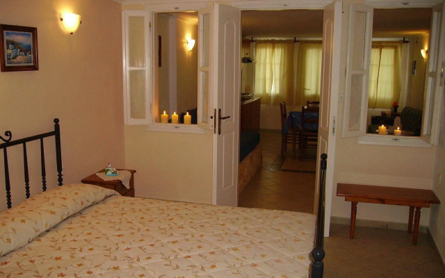 Hotel Thira