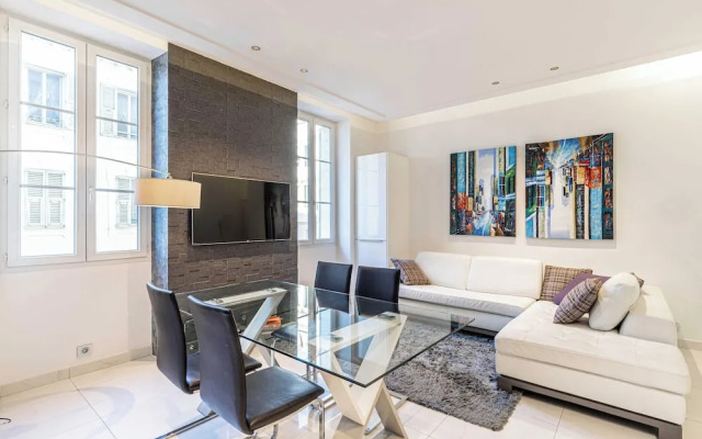 Large Renovated Studio - rue Hoche - Cannes Center