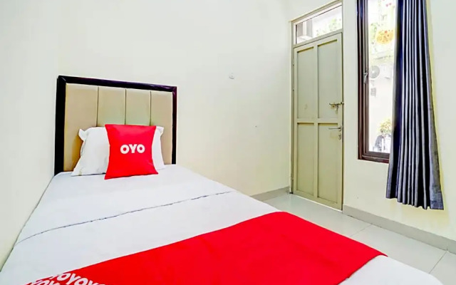 OYO 90052 Star House