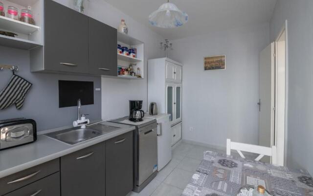 Apartment A Kind of Magic