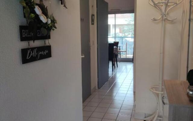 APPARTEMENT AU CALME AVEC PISCINE ET PARKING dans résidence securisée