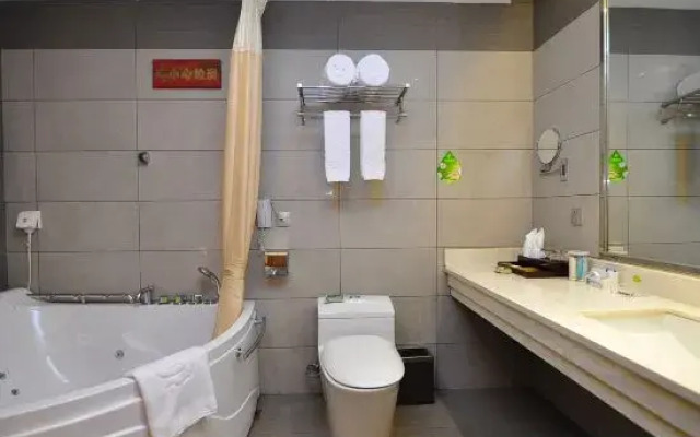 Qujing Yishi Yihe Hotel (Cuifeng Road, Qilin District)