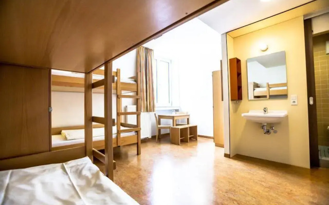 DJH Garmisch- Partenkirchen - Hostel