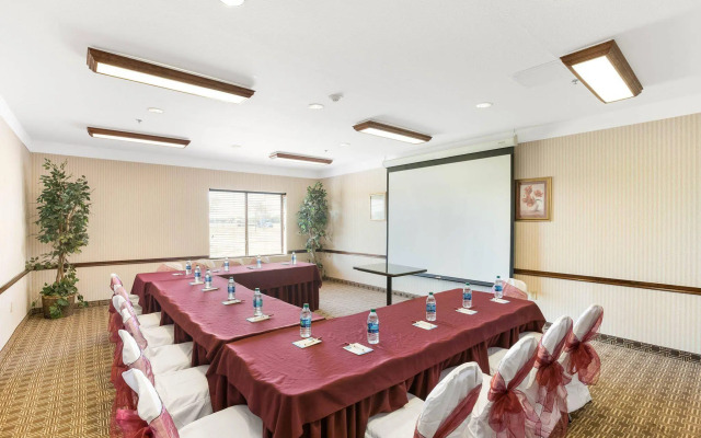 Comfort Suites Plainview