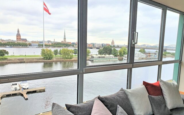 WINWINSTAY Exclusive Apartments by River Daugava