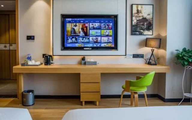 Auchan Yijing Hotel (Guanxian Branch)