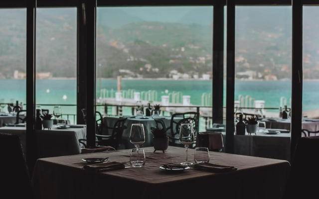 Bella Hotel & Restaurant