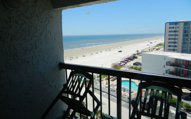 Tropical Winds Oceanfront Hotel