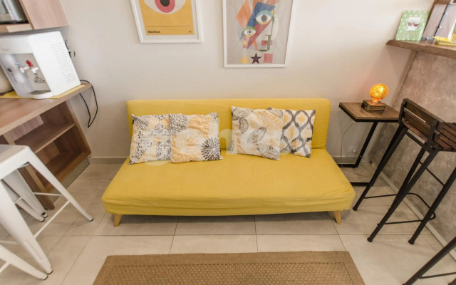 Pequeño estudio moderno en el nuevo centro de Asunción MA001