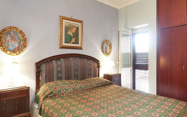 Cosy Holiday Home in Pompei with Garden