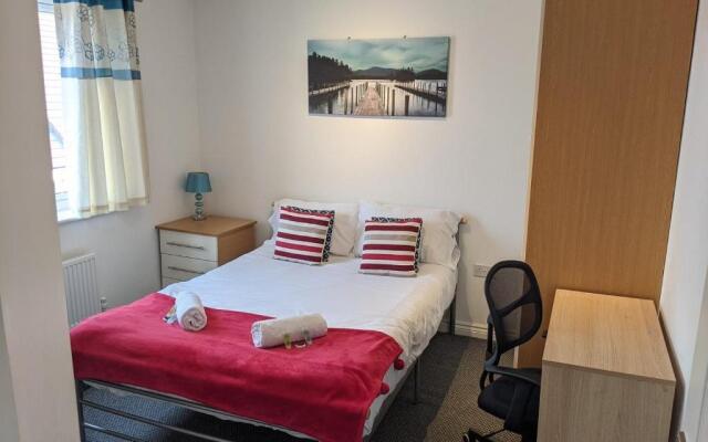 MBIZ Apartment - En-suite with Allocated Parking