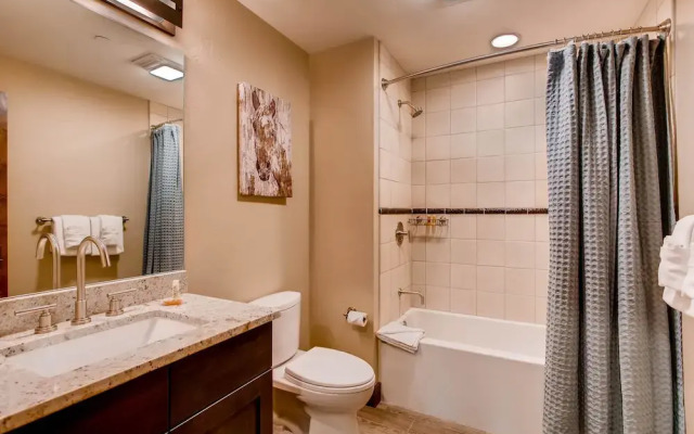 Water House On Main Street #6106