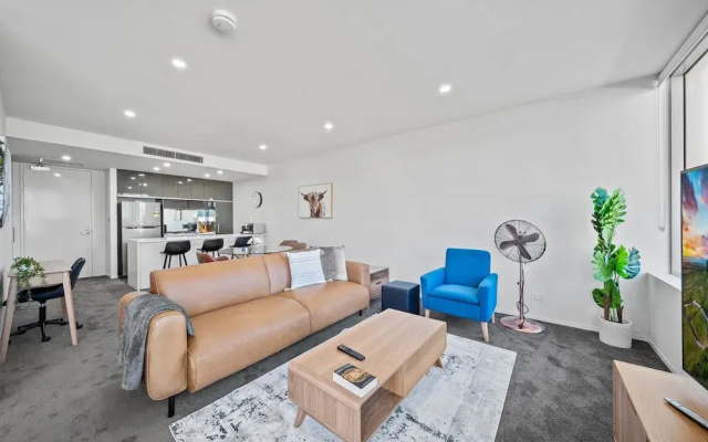 Stylish 1-bed Retreat Steps From Foreshore
