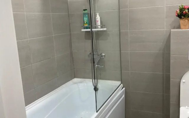 Apartment on 110E Adela Kutuya Street