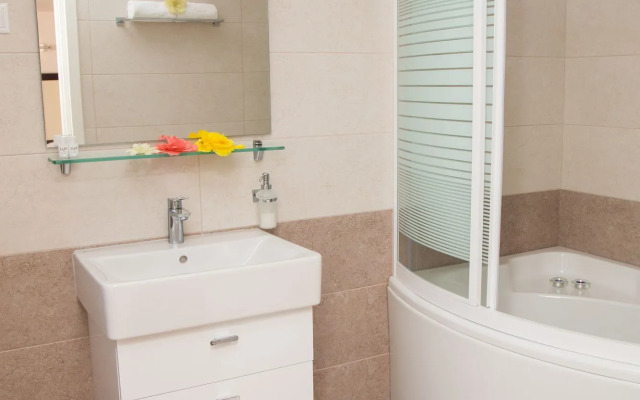 Brentanos Apartments ~ A ~ View of Paradise