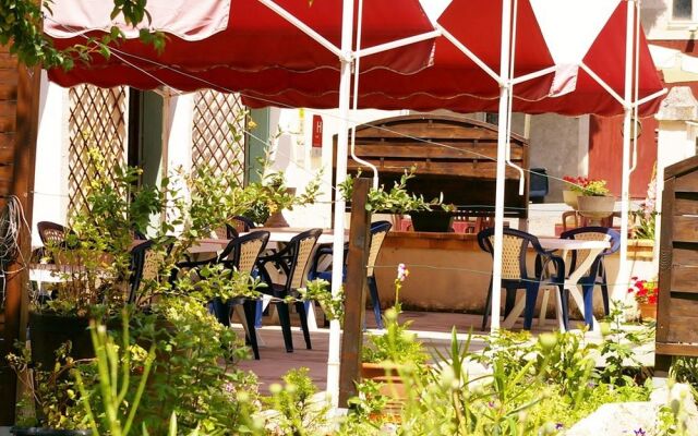 Logis Lauberge Du Brulhois