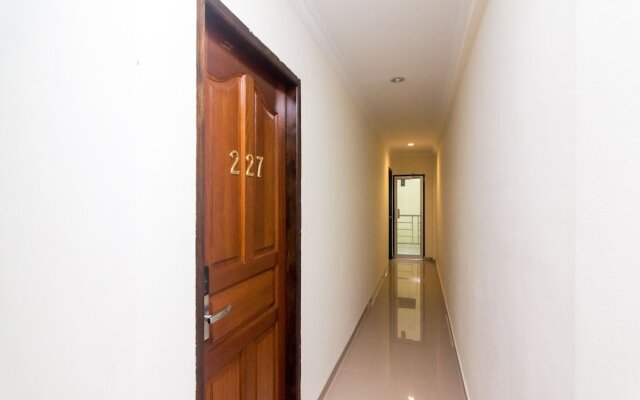 OYO 1771 Zeke Hotel