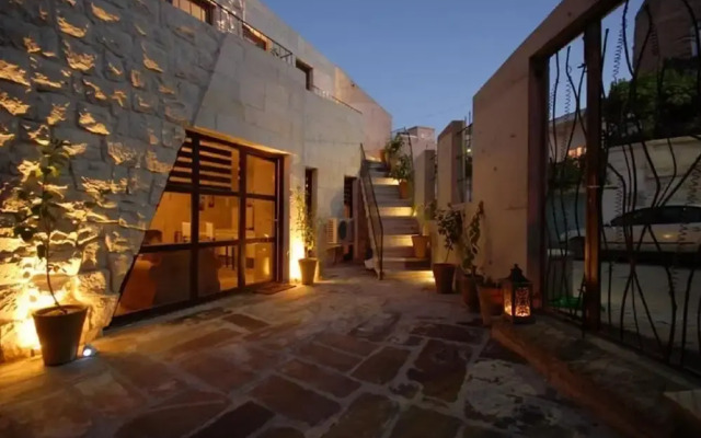 King Apart by Travellers