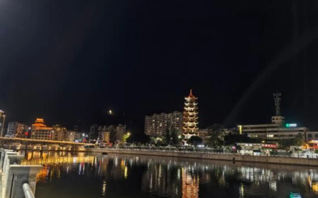 Enping Jindao Business Hotel