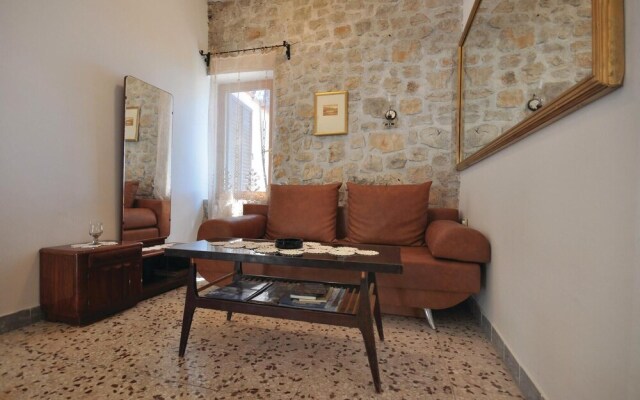 Nice Home in Vinisce With Wifi and 2 Bedrooms