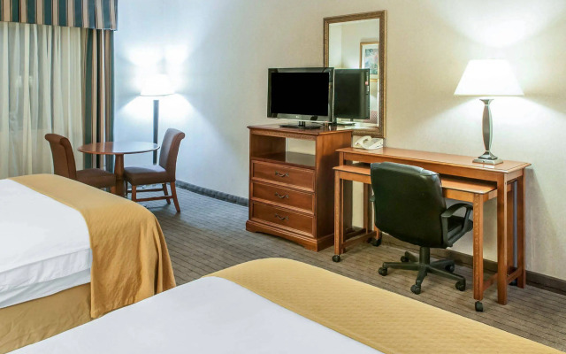 Quality Inn & Suites Grants - I-40
