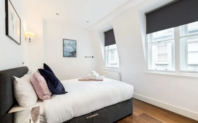 Stylish 2BR 2BA by the Heart of Soho