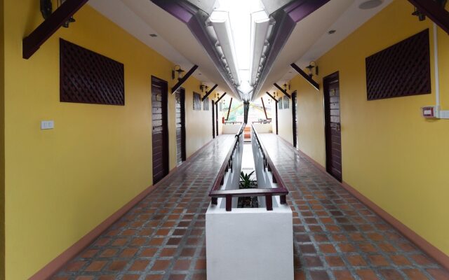 OYO Yellow Tique Hotel